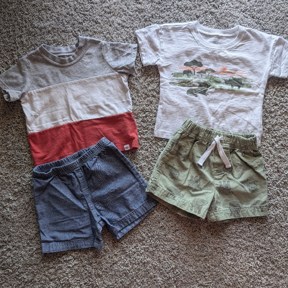 2 Carter's baby boys outfits size 12 months